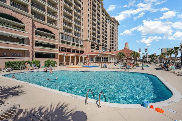 view of swimming pool featuring a patio