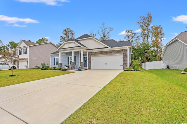 craftsman-style house featuring a front lawn