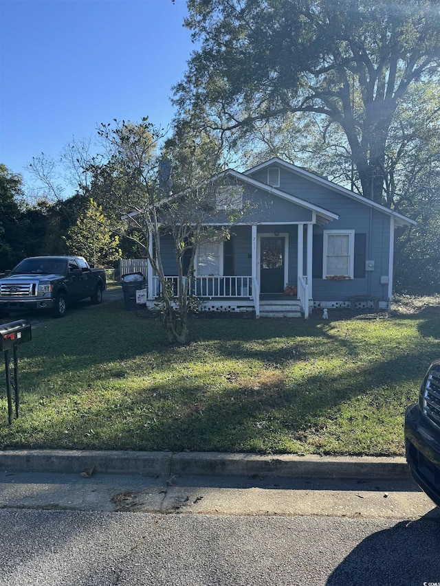 view of front of home featuring a porch and a front lawn