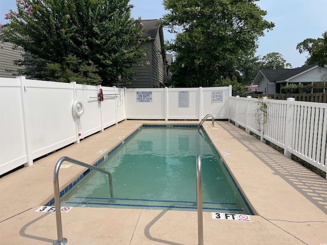 view of swimming pool featuring a patio