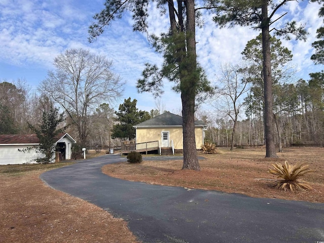 view of front of house featuring a wooden deck