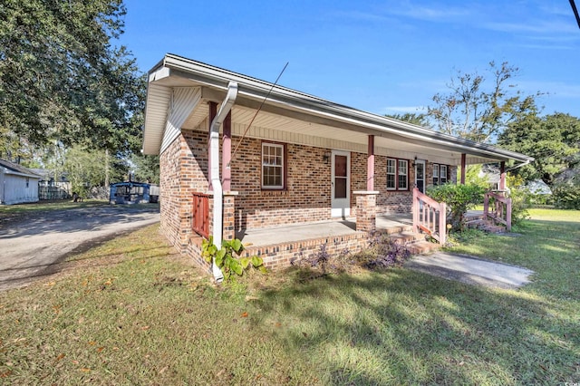 view of front of property with covered porch and a front lawn