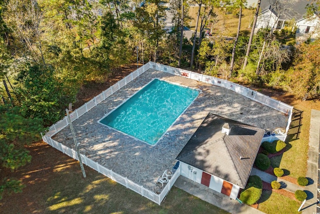 view of swimming pool