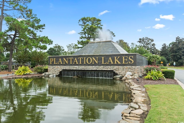 community / neighborhood sign with a water view