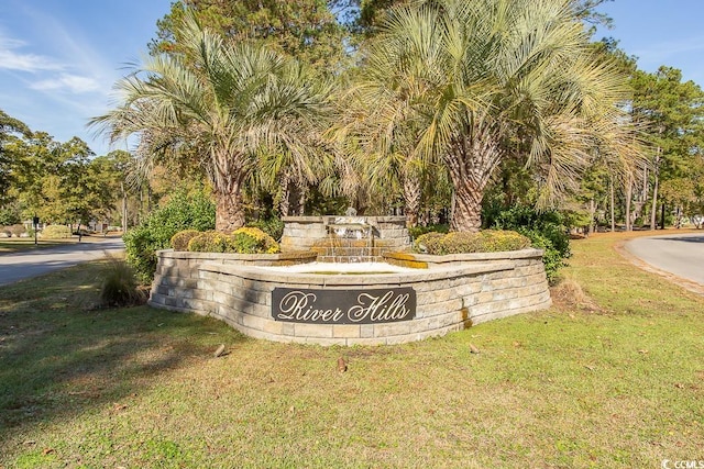 community / neighborhood sign featuring a lawn