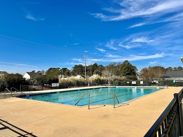 view of swimming pool