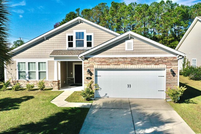 craftsman house featuring a garage and a front lawn