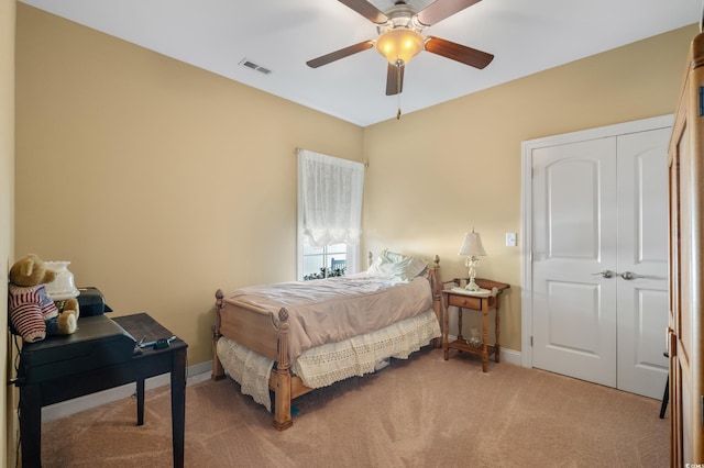 bedroom featuring carpet flooring, ceiling fan, and a closet