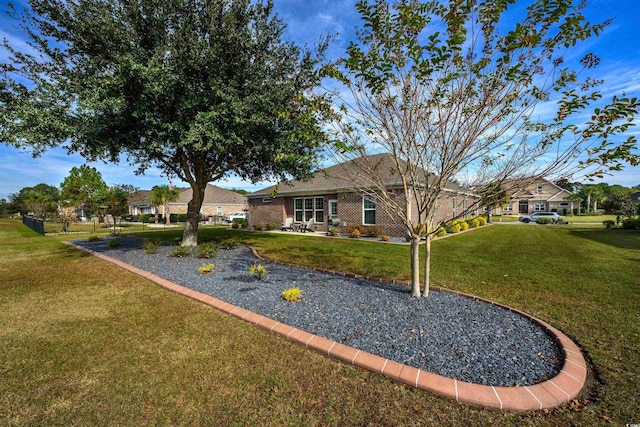 ranch-style house featuring a front lawn