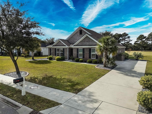 view of front facade featuring a front yard