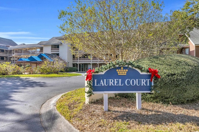 view of community / neighborhood sign