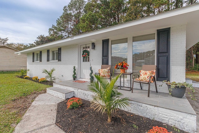 entrance to property featuring a porch