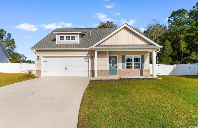 craftsman house featuring covered porch and a front lawn