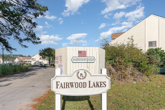 view of community / neighborhood sign