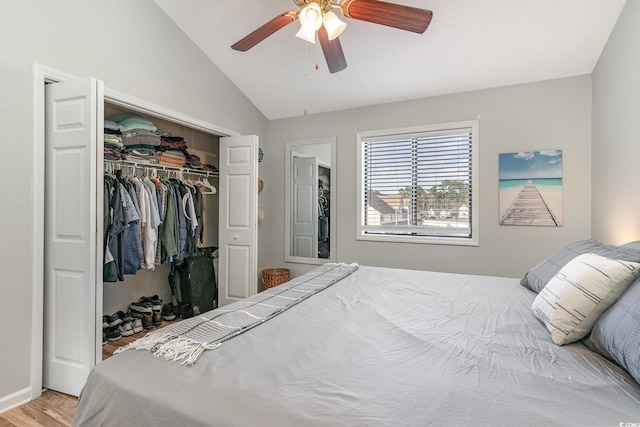 bedroom featuring a closet, light hardwood / wood-style flooring, ceiling fan, and lofted ceiling