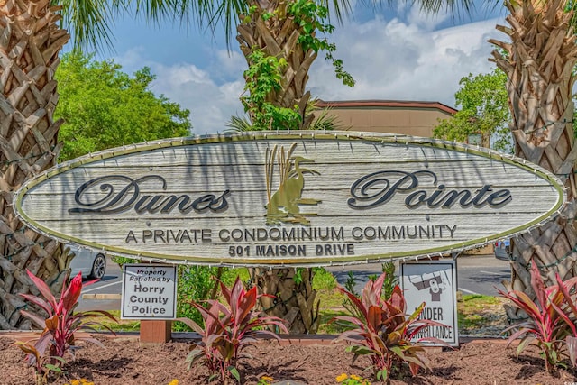 view of community / neighborhood sign