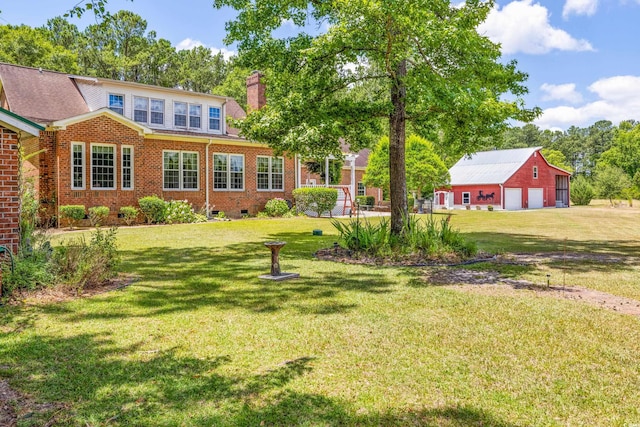 view of front facade featuring an outdoor structure and a front lawn