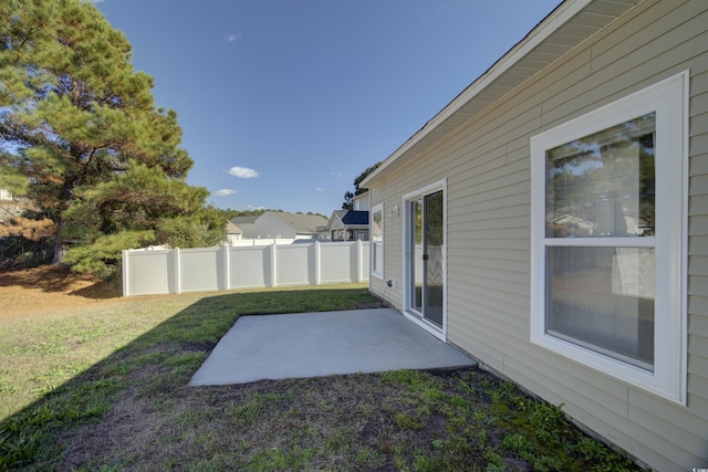 view of yard featuring a patio area