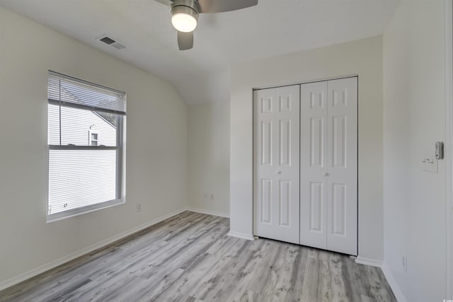 unfurnished bedroom featuring ceiling fan, light wood-type flooring, and a closet