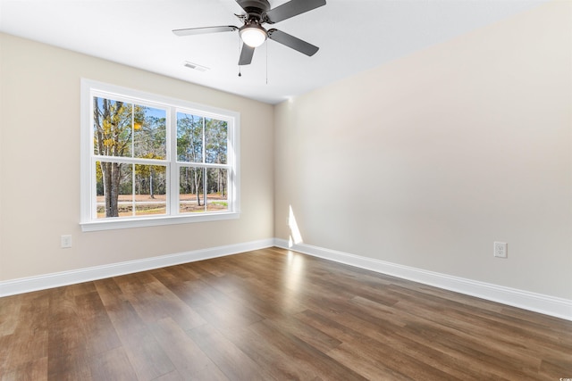 unfurnished room with dark wood-type flooring and ceiling fan