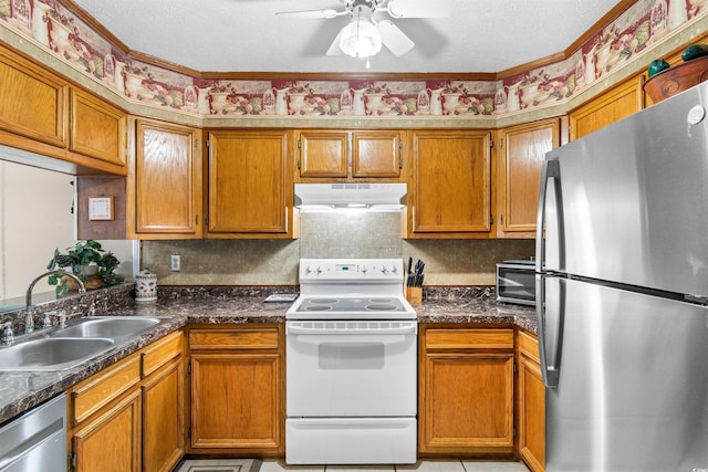 kitchen featuring appliances with stainless steel finishes, a textured ceiling, crown molding, and sink