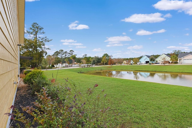 view of yard featuring a water view