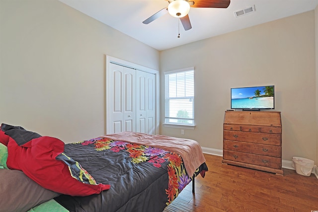 bedroom featuring hardwood / wood-style floors, ceiling fan, and a closet