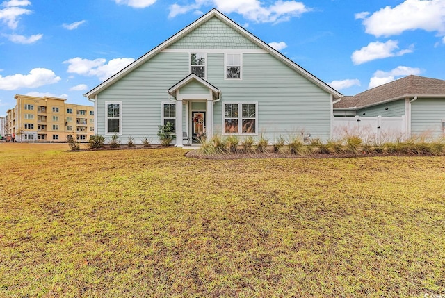 view of front of home featuring a front yard