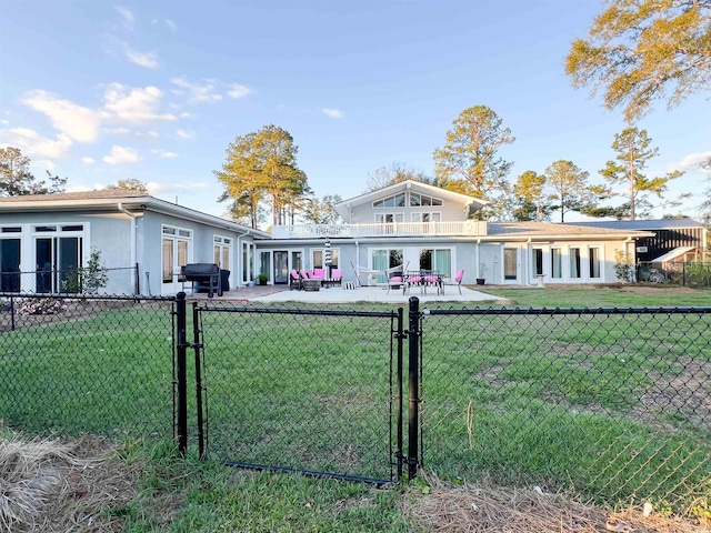 view of front facade with a patio and a front yard