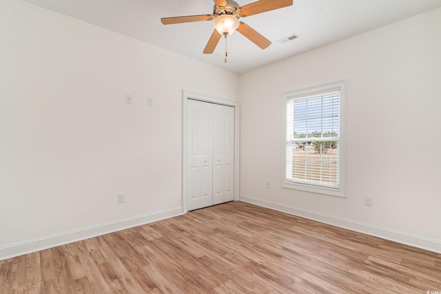 empty room with light hardwood / wood-style floors and ceiling fan