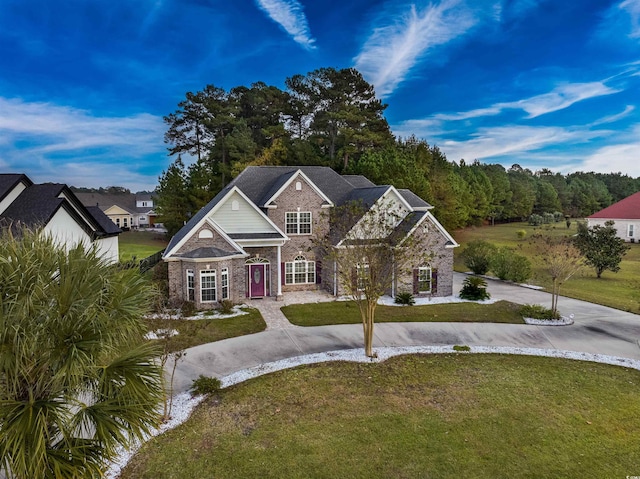 view of front of house featuring a front lawn