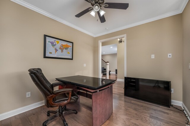 foyer entrance with ceiling fan, dark wood-type flooring, and ornamental molding