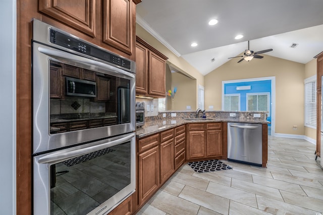 kitchen with sink, backsplash, stainless steel appliances, and kitchen peninsula