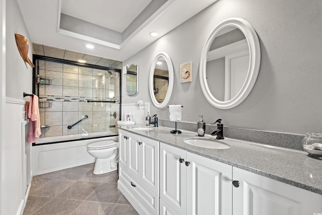 full bath with enclosed tub / shower combo, recessed lighting, toilet, and a sink