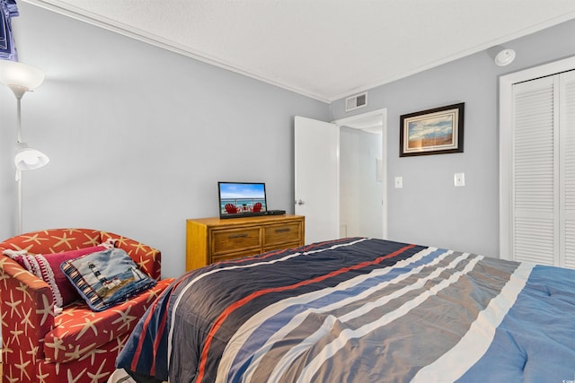 bedroom with a closet