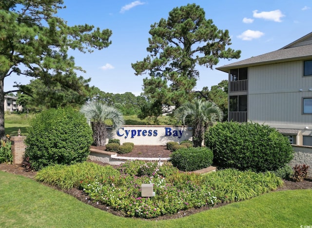 view of community / neighborhood sign