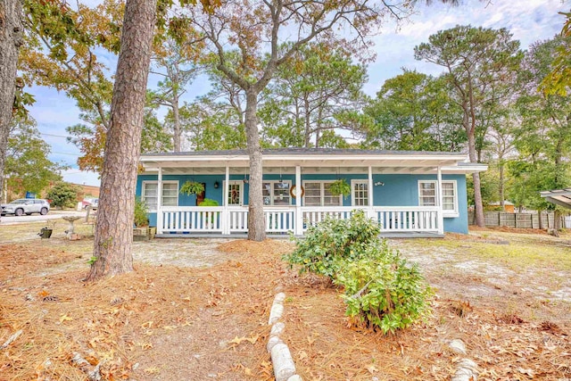 ranch-style home with a porch