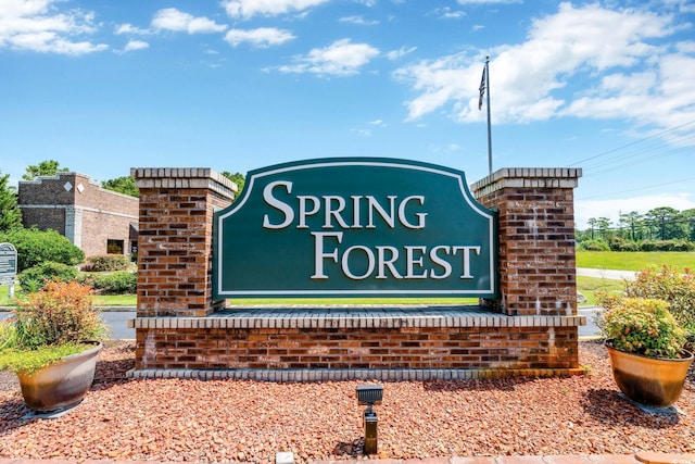 view of community / neighborhood sign