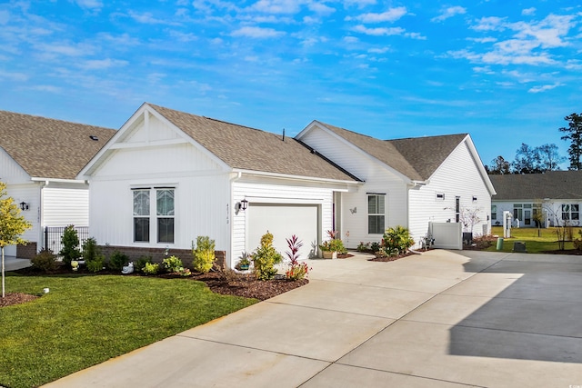 view of front facade featuring a front lawn and a garage