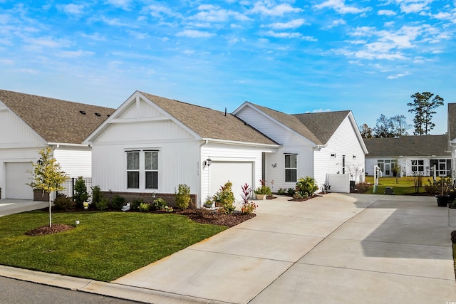 view of front of house featuring a front lawn and a garage