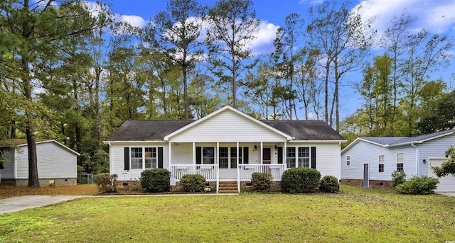 ranch-style house with covered porch, crawl space, and a front yard