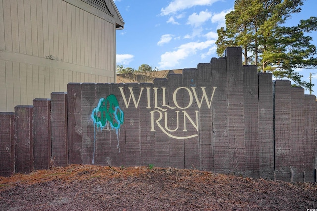 view of community / neighborhood sign