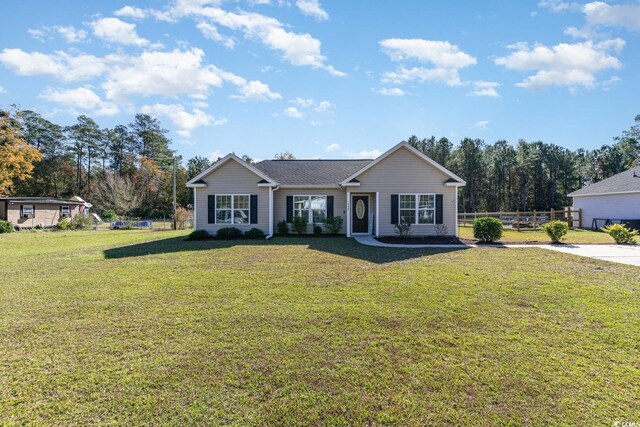 ranch-style home featuring a front lawn