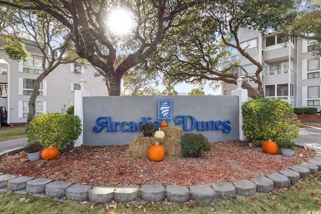 view of community / neighborhood sign