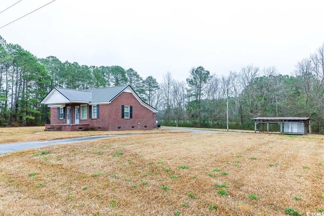 view of yard with a carport