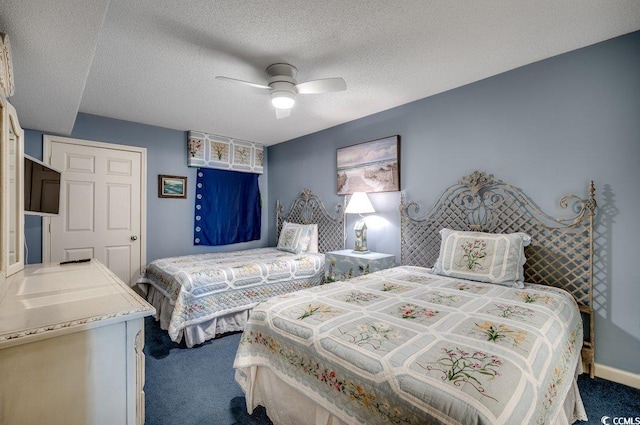 bedroom featuring carpet flooring, a textured ceiling, and ceiling fan