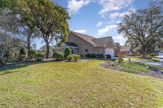 view of front facade featuring a front yard and a garage