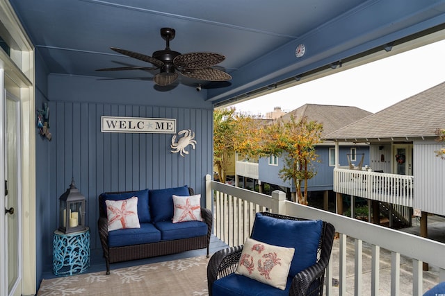 balcony featuring ceiling fan