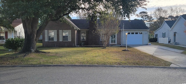 view of front of house featuring a front yard and a garage