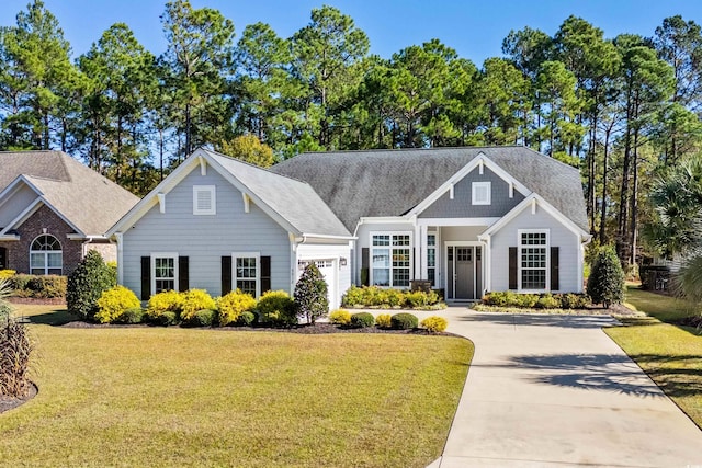 view of front facade with a front yard